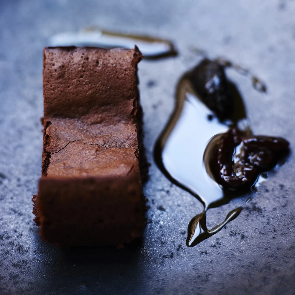 橄欖油巧克力熔岩蛋糕佐葡萄香醋